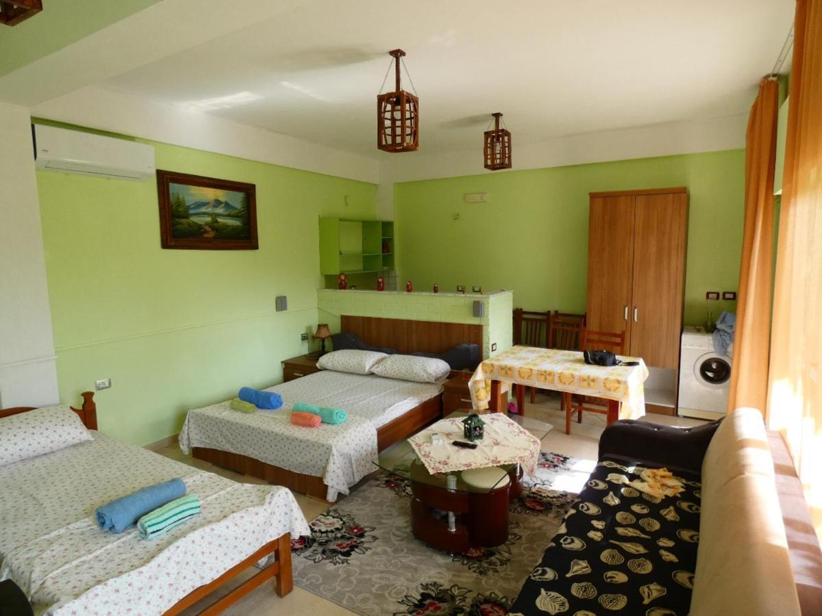 Guesthouse Aleksander Берат Экстерьер фото