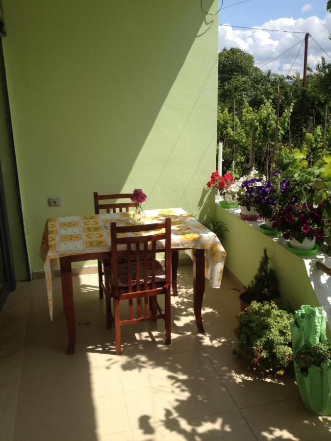 Guesthouse Aleksander Берат Экстерьер фото