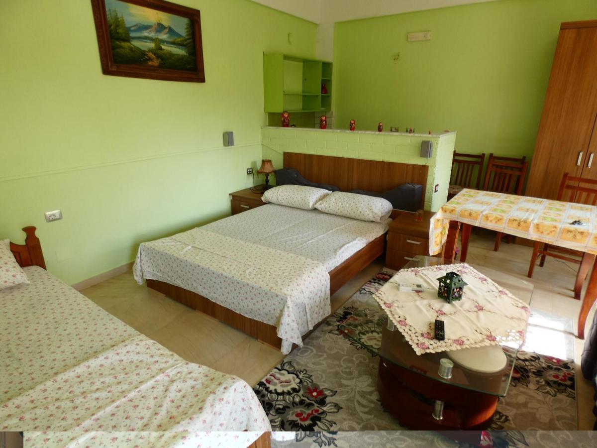 Guesthouse Aleksander Берат Экстерьер фото